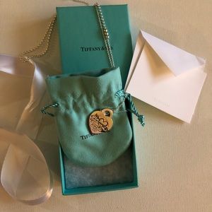 Brand new Return to Tiffany etched arrow pendant